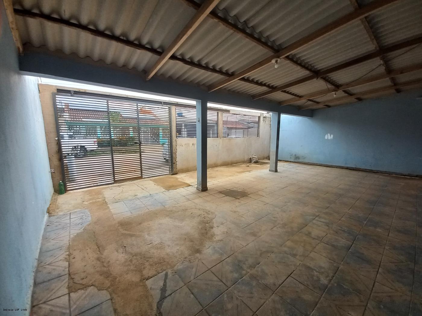 Casa à venda com 3 quartos, 250m² - Foto 1