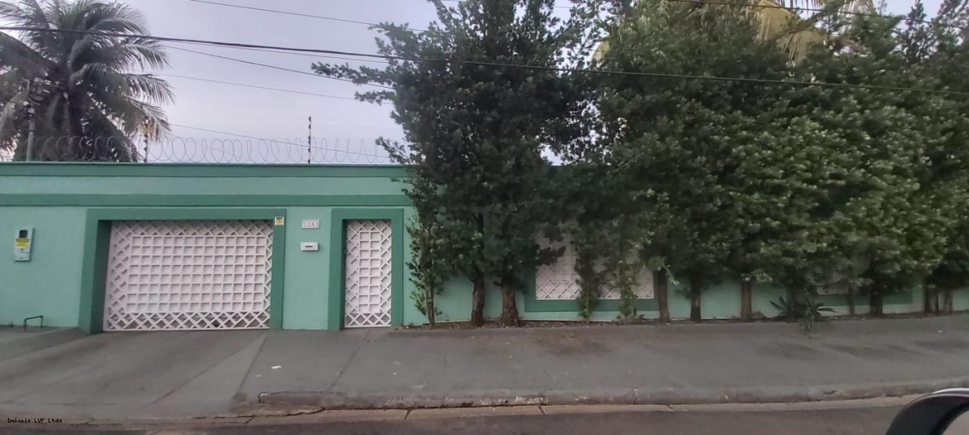 Casa para alugar com 3 quartos, 600m² - Foto 1